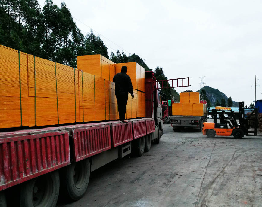 100萬的建筑模板訂單量發往湖南岳陽！